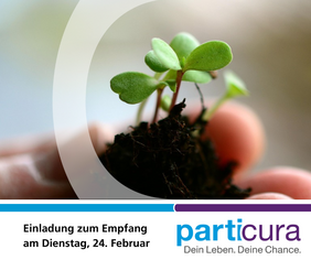 Eine grünes Pflänzchen sprießt aus Erde hervor, die jemand in der Hand hält. Darunter steht: Einladung zum Empfang am Dienstag, 24. Februar.