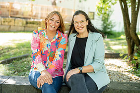 2 Frauen bilden ein Team